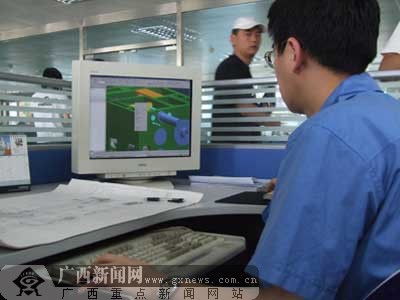 智能制造新篇章 網(wǎng)絡媒體龍江行走進齊齊哈爾第一機床廠，探訪網(wǎng)絡技術賦能工業(yè)轉型升級